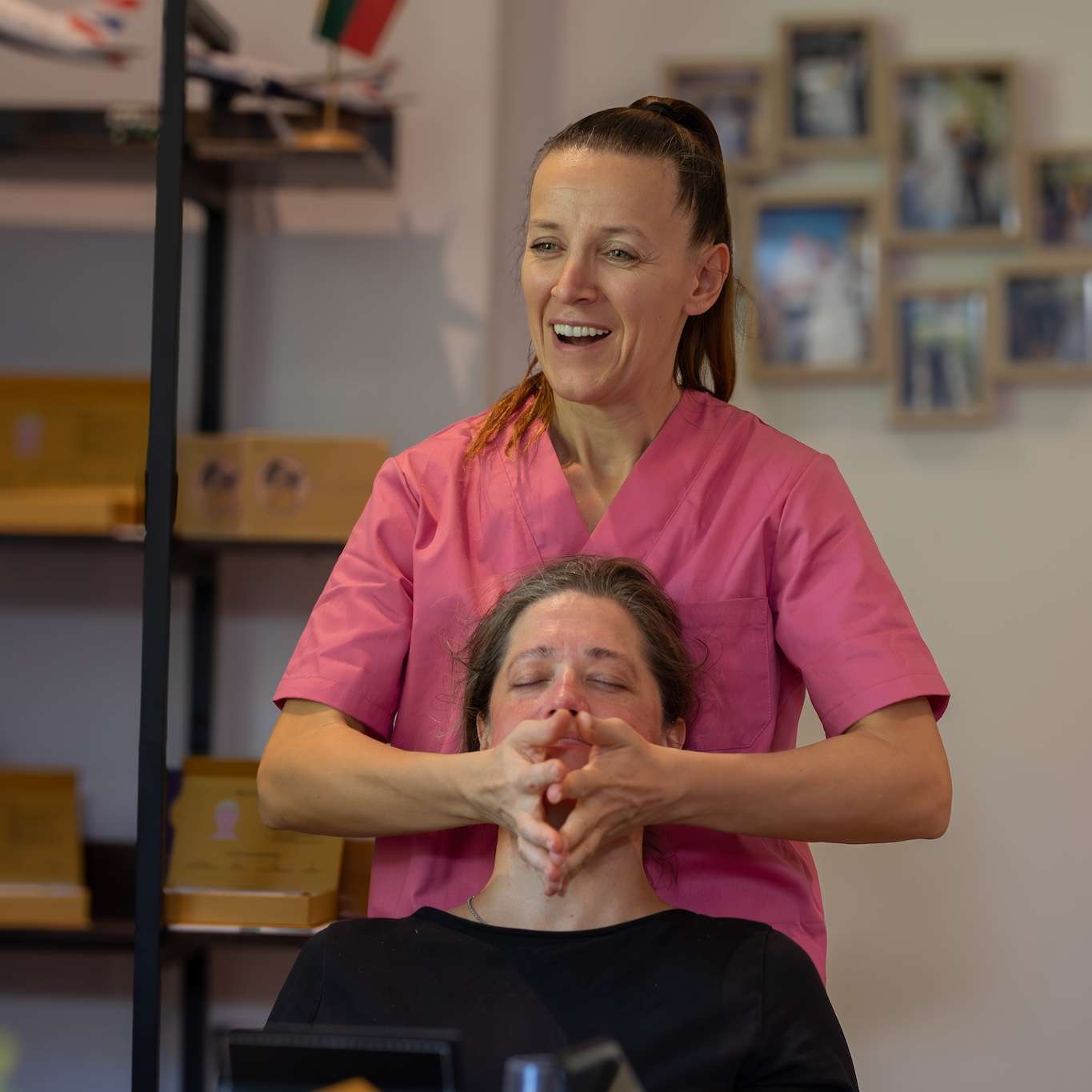 Alma massaging the face during the lesson