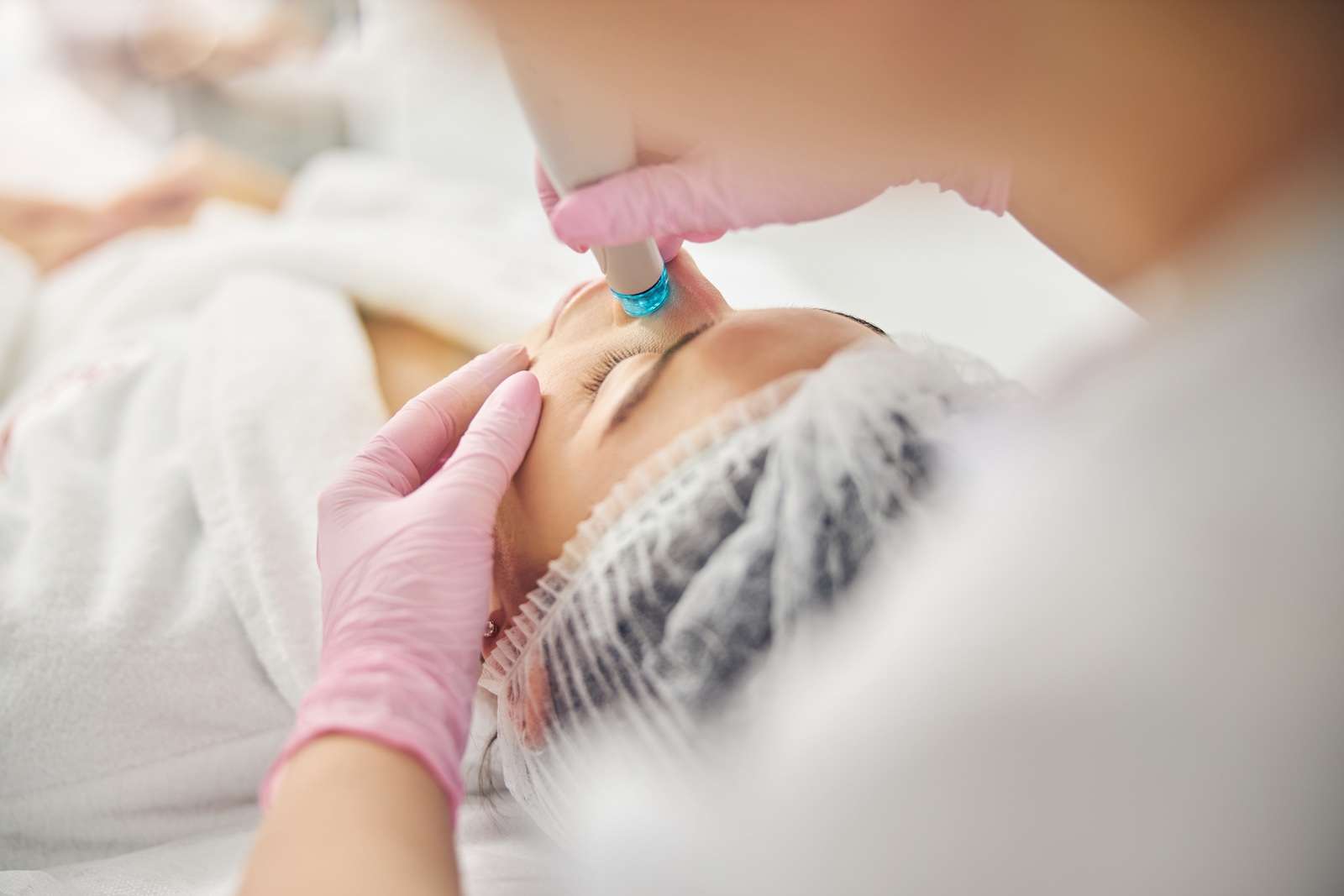 microdermabrasion session for sensitive skin which improves skin hydration